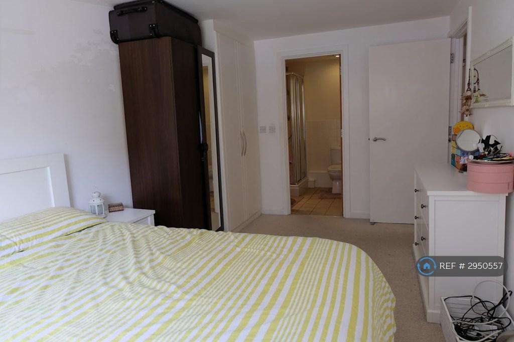Apartment in Leeds, West Yorkshire - View 4