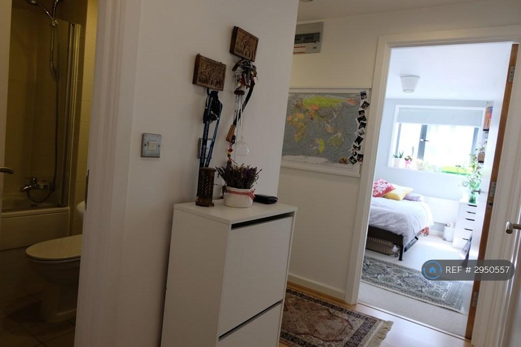 Apartment in Leeds, West Yorkshire - View 6