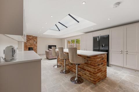 4 bedroom detached house for sale, Crouch Avenue, Hockley, SS5