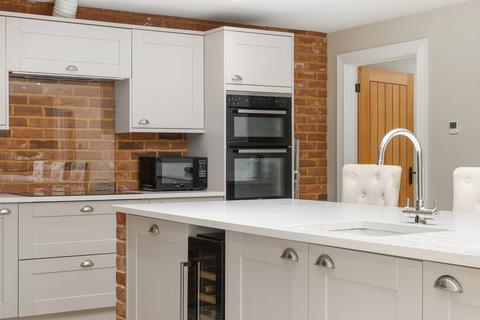 4 bedroom detached house for sale, Crouch Avenue, Hockley, SS5