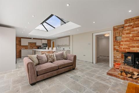 4 bedroom detached house for sale, Crouch Avenue, Hockley, SS5