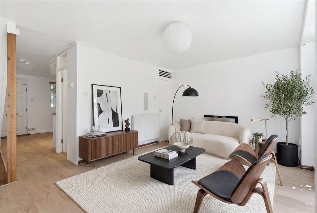 3 bedroom maisonette for sale
