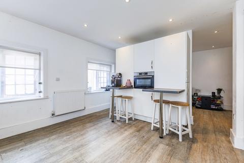 4 bedroom flat to rent, Bishops Hall, Kingston upon Thames, KT1