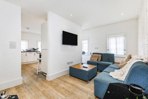 4 bedroom flat to rent, Bishops Hall, Kingston upon Thames, KT1