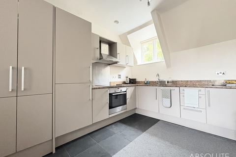 2 bedroom apartment to rent, Middle Lincombe Road, Torquay, TQ1
