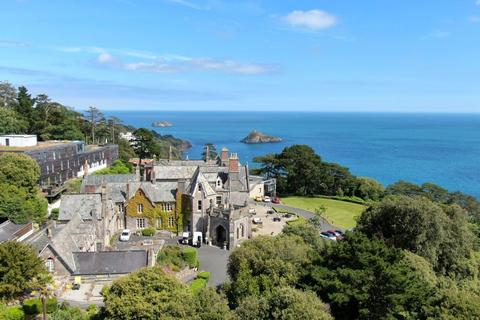 2 bedroom apartment to rent, Middle Lincombe Road, Torquay, TQ1