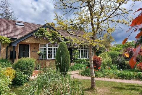 Kingswood Lane, Warlingham, Surrey, CR6 9AB