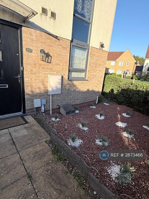 3 bedroom semi-detached house to rent