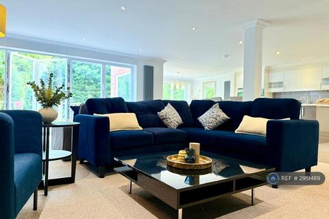 4 bedroom detached house to rent, Ridge Avenue, Harpenden, AL5