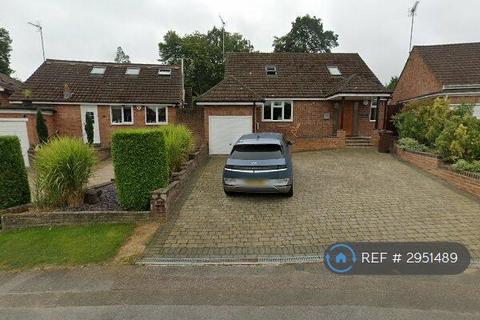 4 bedroom detached house to rent, Ridge Avenue, Harpenden, AL5