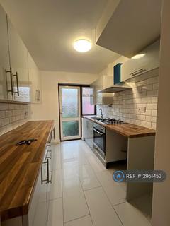 3 bedroom terraced house to rent, Crosby Road, Dagenham, RM10
