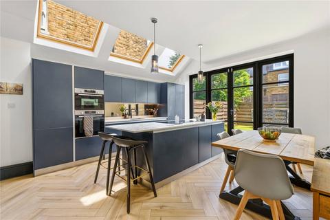 Muncaster Road, SW11