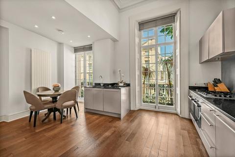 4 bedroom terraced house to rent, Wilton Crescent, Knightsbridge, London, SW1X