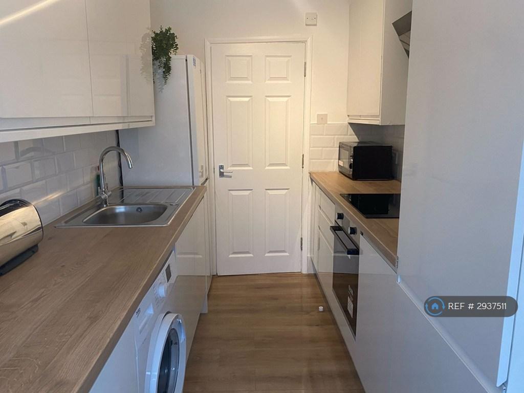 Apartment in London, London Borough of Richmond upon Thames - View 2