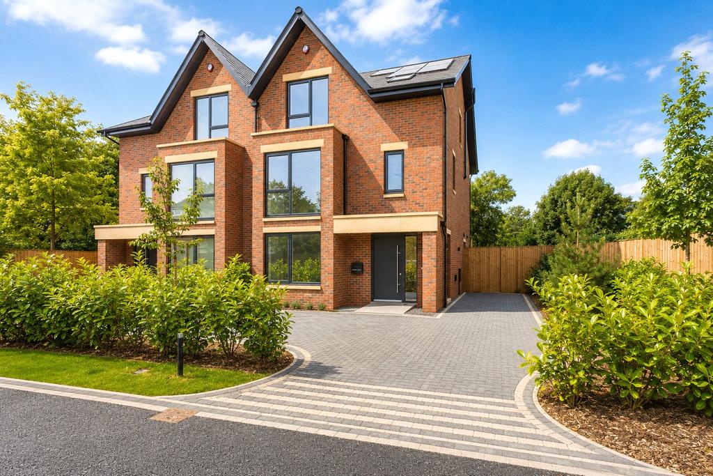 4 bedroom semi-detached house for sale