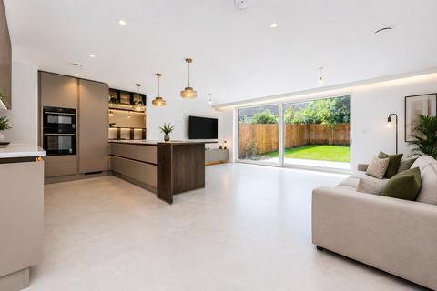 4 bedroom semi-detached house for sale, Highfield Avenue, Sale, Greater Manchester, M33