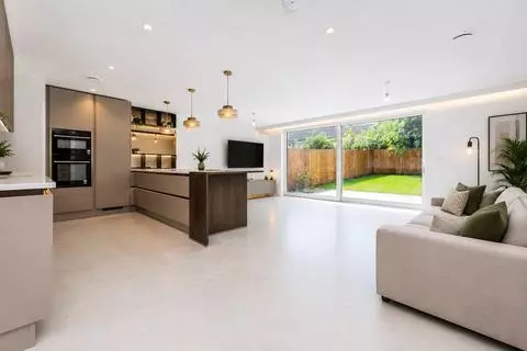 4 bedroom semi-detached house for sale – pohled 4