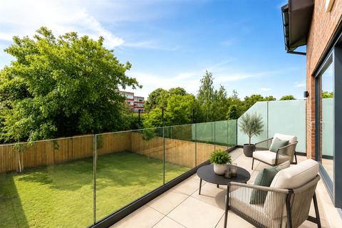 4 bedroom semi-detached house for sale, Highfield Avenue, Sale, Greater Manchester, M33