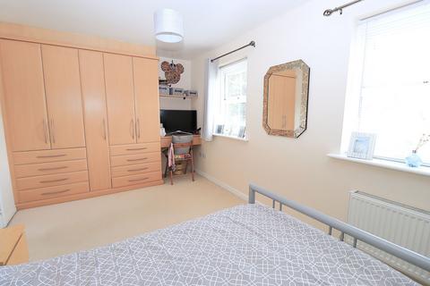 3 bedroom end of terrace house for sale, Haskins Gardens, Farnborough GU14