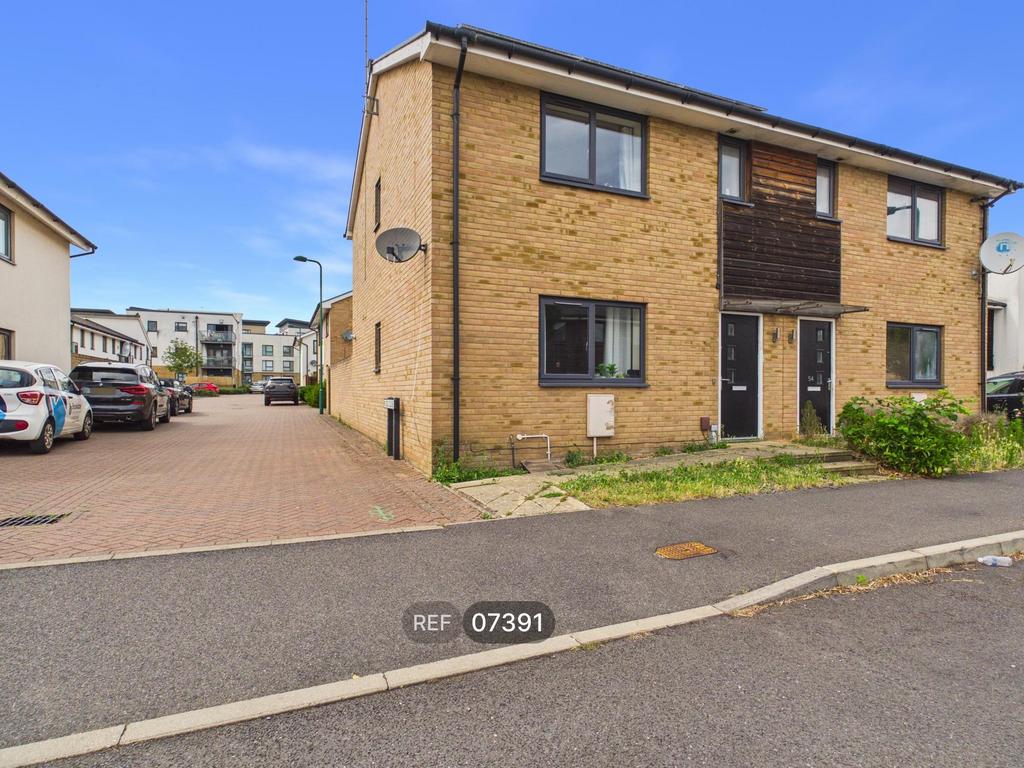 3 bedroom semi-detached house to rent