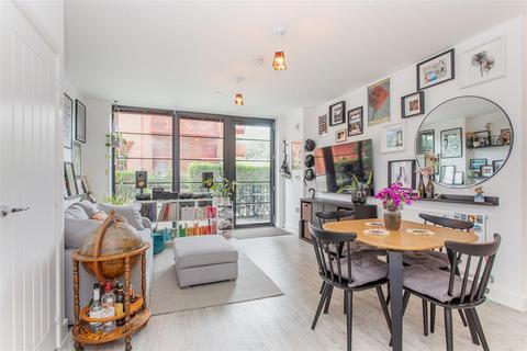 Hart Yard, Bow, E3