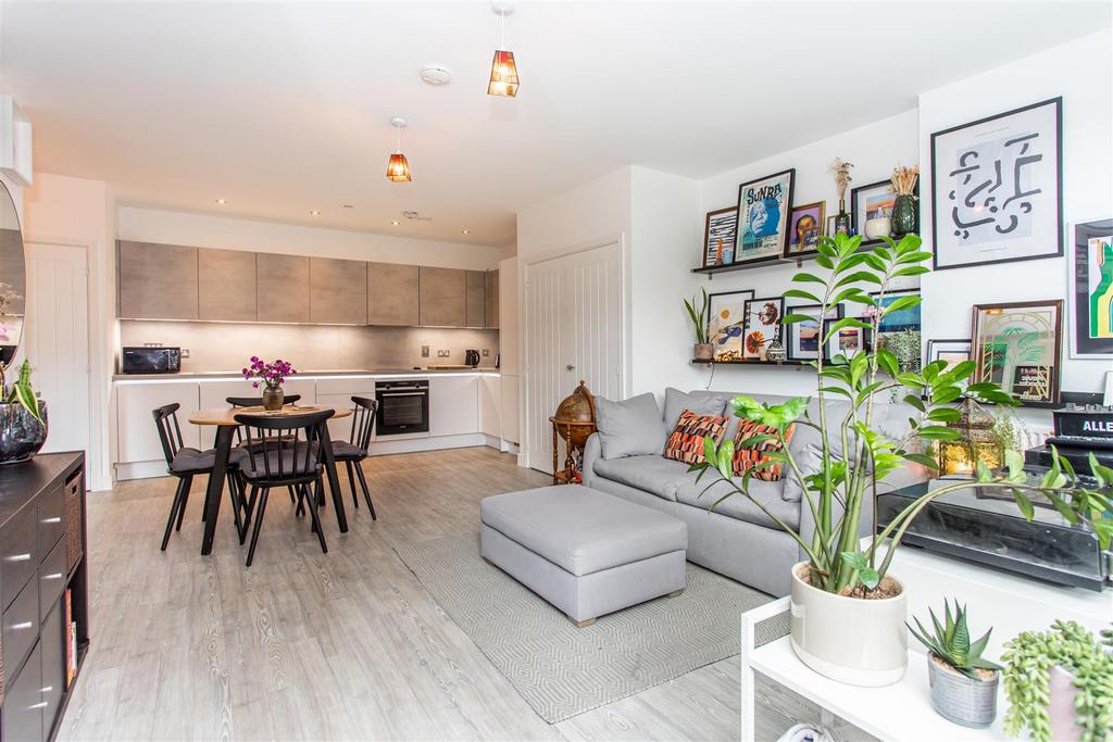 Open Plan Reception to Kitchen