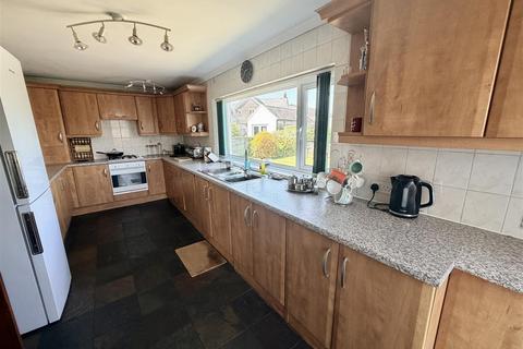 3 bedroom cottage for sale, Tycroes Road, Tycroes, Ammanford