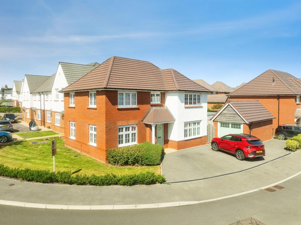 4 bedroom detached house for sale