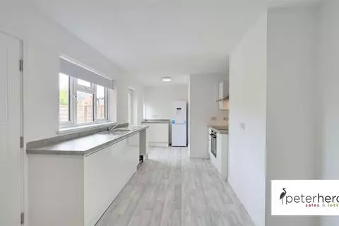 3 bedroom semi-detached house to rent – pohled 4