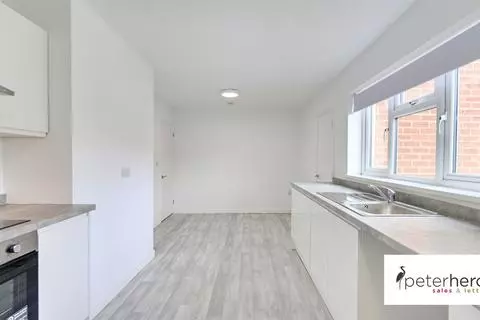 3 bedroom semi-detached house to rent – pohled 5