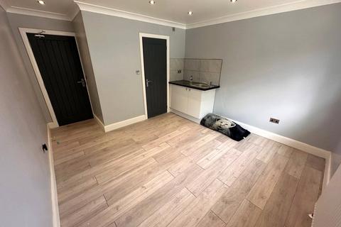 1 bedroom end of terrace house to rent, Rushdene Close, Northolt, Greater London, UB5