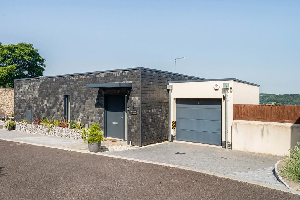 Detached house exterior, driveway, garage