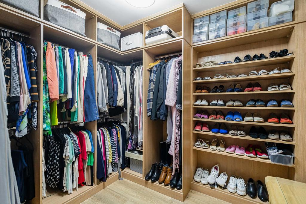 Walk-in wardrobe