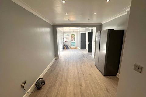 7 bedroom end of terrace house to rent, Rushdene Close, Northolt, Greater London, UB5