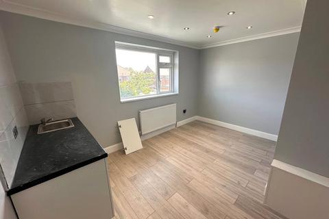 1 bedroom end of terrace house to rent, Rushdene Close, Northolt, Greater London, UB5