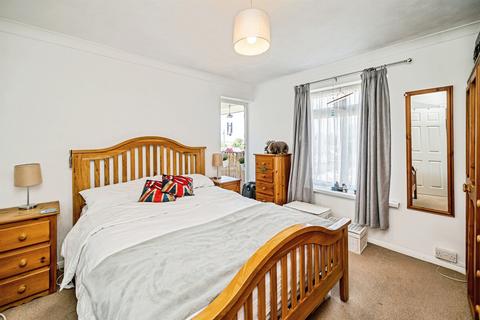 2 bedroom apartment for sale, Sandringham Court, Slough