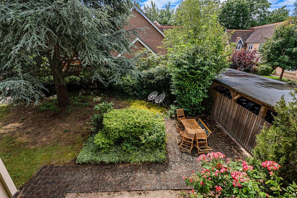 Apartment in Cambridge, Cambridgeshire - View 3