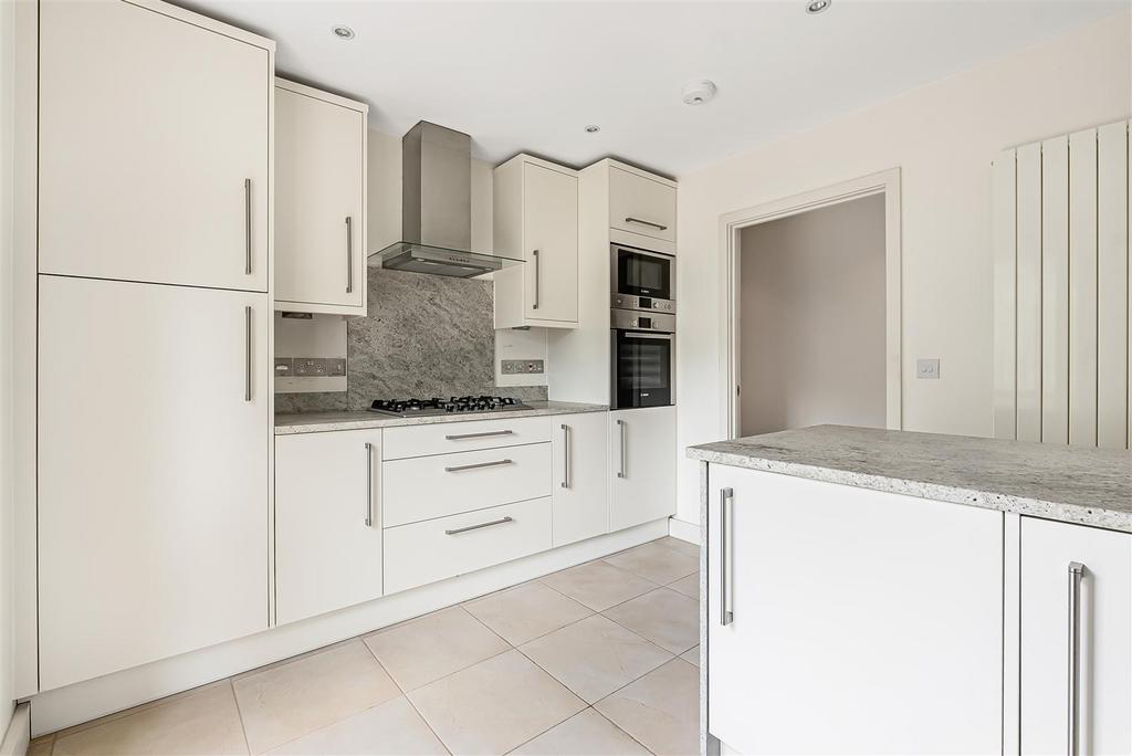 Apartment in Cambridge, Cambridgeshire - View 4