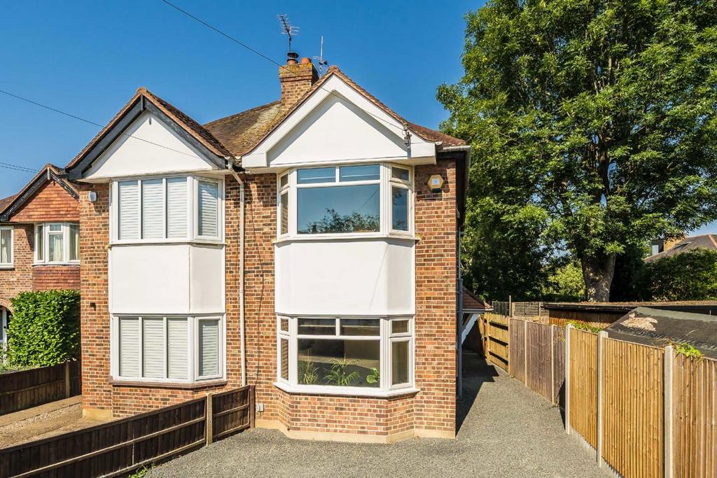 Detached house exterior, driveway