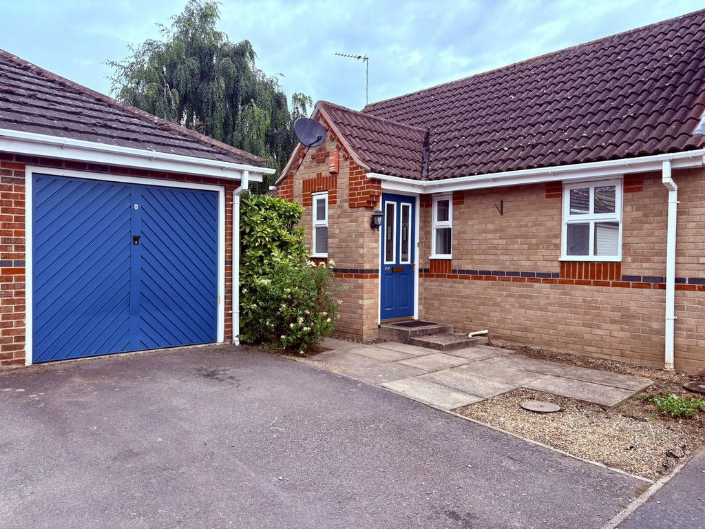 2 bedroom semi-detached bungalow to rent