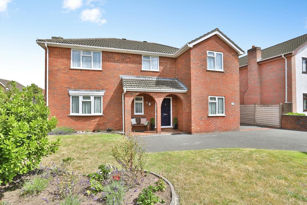 4 bedroom detached house for sale