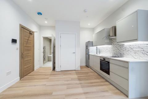 1 bedroom flat to rent, Frayswater Place, Waterwood House, UB8