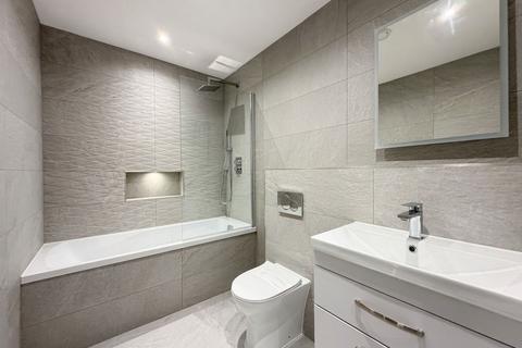 1 bedroom flat to rent, Frayswater Place, Waterwood House, UB8