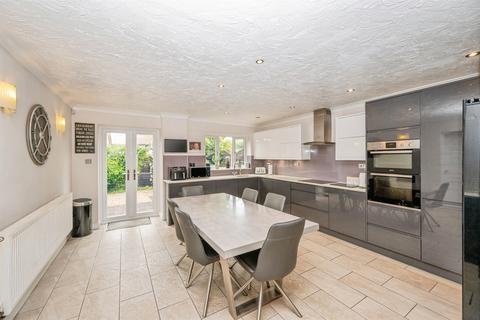 4 bedroom detached house for sale, Redwood Drive, BURTON-ON-TRENT