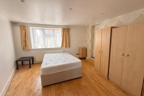 4 bedroom semi-detached house for sale, Derwent Crescent, Stanmore HA7
