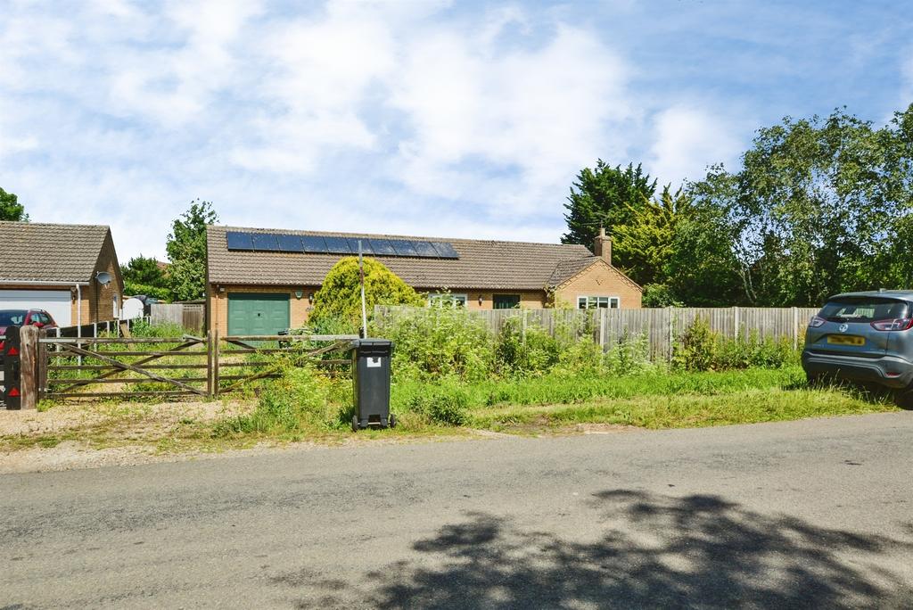 4 bedroom detached bungalow for sale
