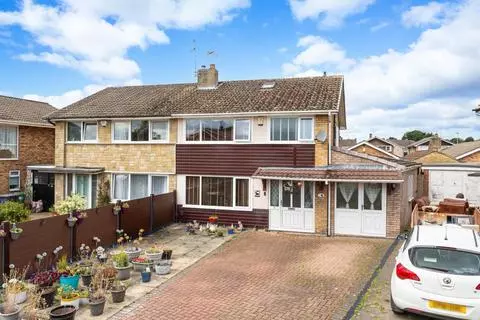 3 bedroom semi-detached house for sale