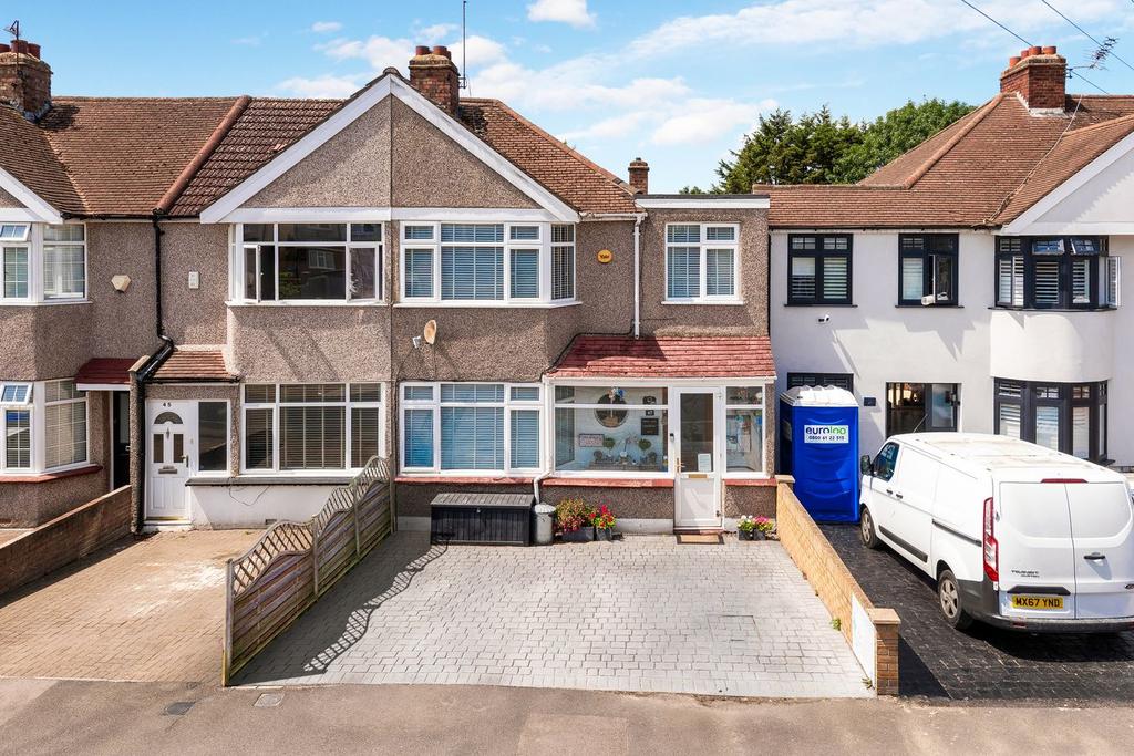 Detached house exterior, driveway