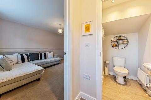 3 bedroom semi-detached house for sale, Charters Drive, Middlebeck, Newark