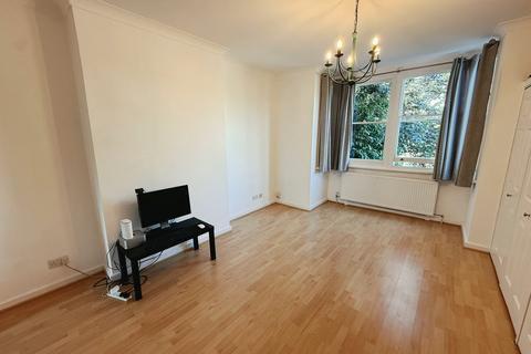 Studio to rent, The Ridgeway, ENFIELD